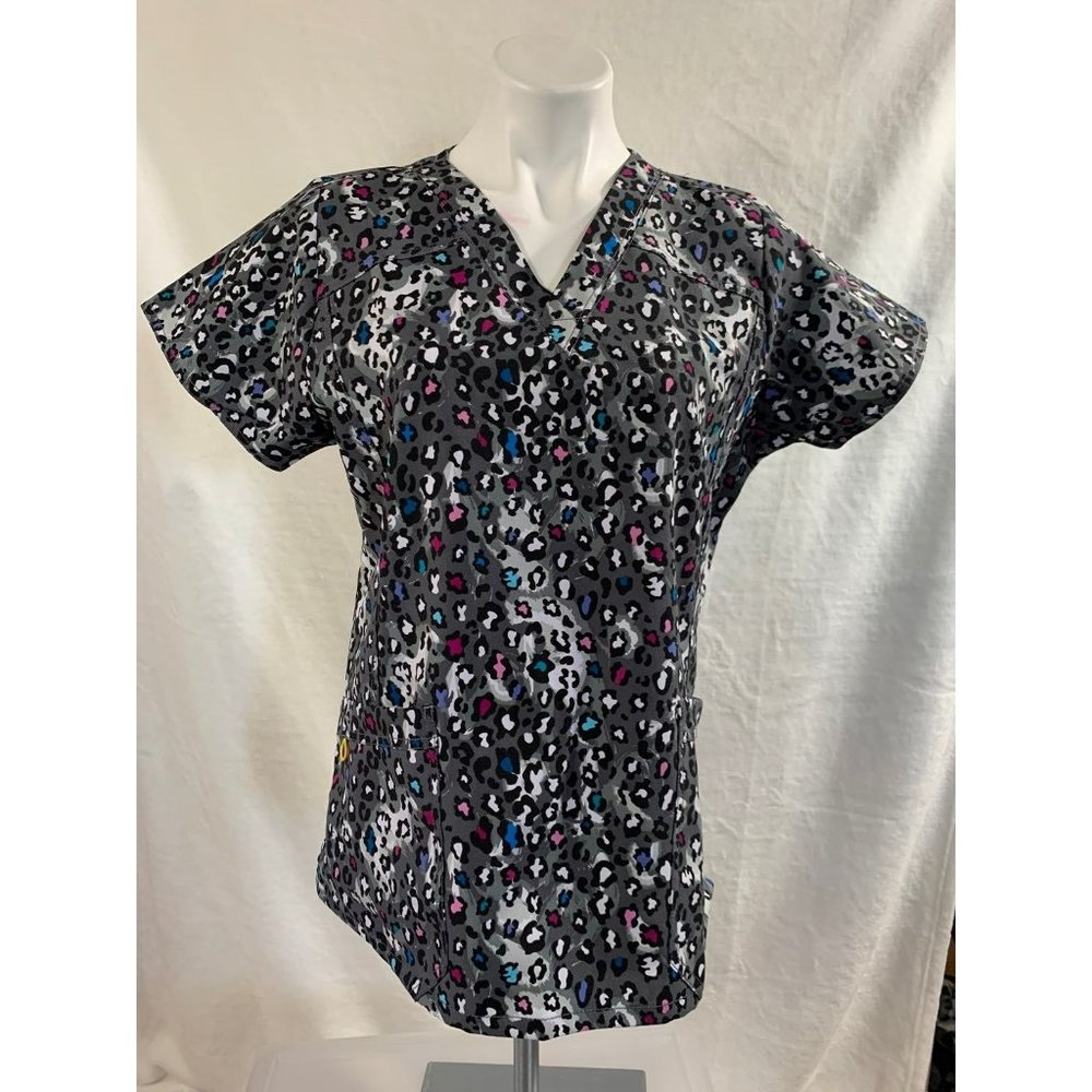 WonderWink MEDIUM leopard scrub top